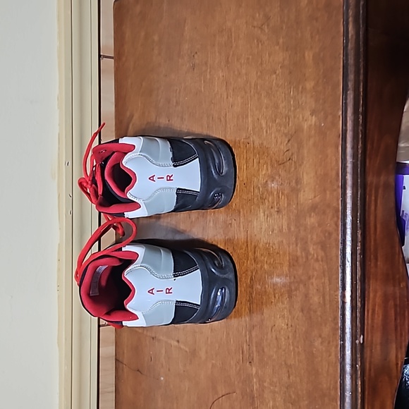 Sneaker - Picture 3 of 4